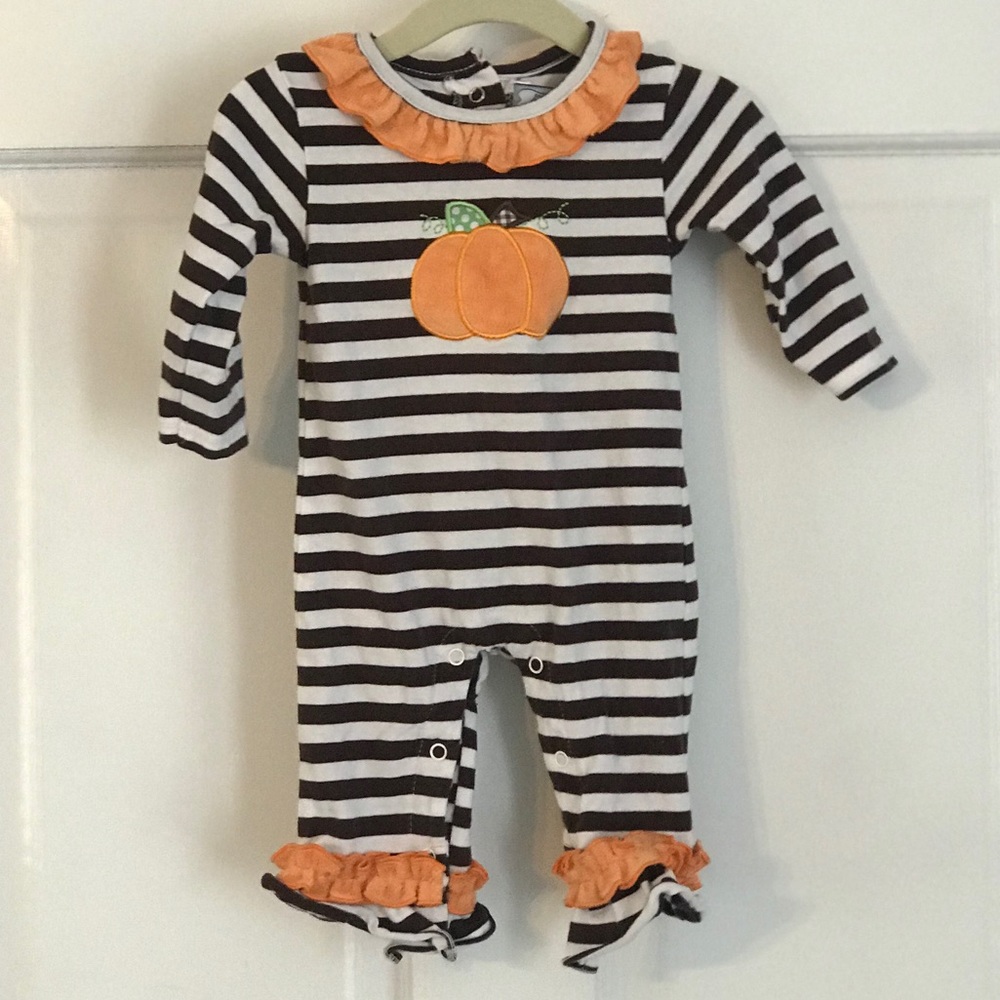Ruffle pumpkin baby onesie